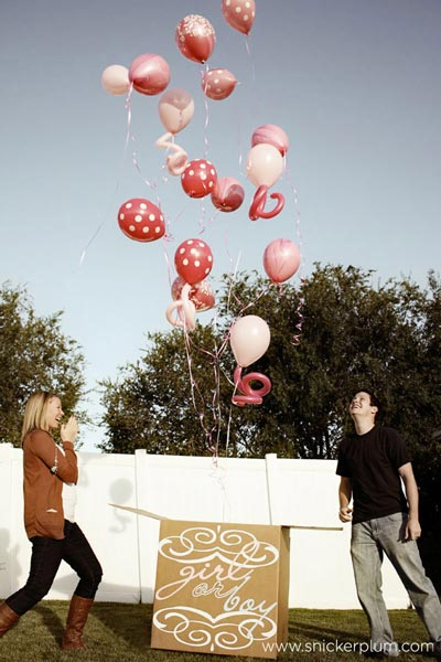 jongen meisje bekendmaken ballonnen