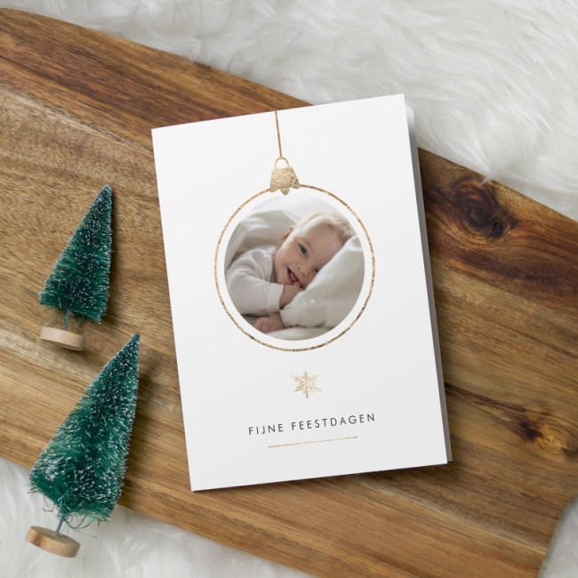 Geboortekaartje Baby foto in kerstbal